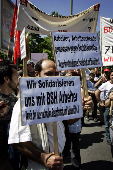 Gegen international agierende Konzerne ist Solidarität über Länd...