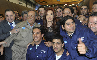 Präsidentin Fernandez de Kirchner bei der Einweihung einer ... Präsidentin Fernandez de Kirchner bei der Einweihung einer ...