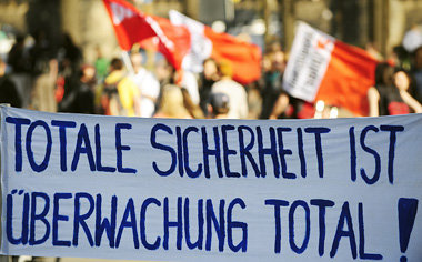 Demonstration am 14. September vor dem Landtag in Dresden gegen ... Demonstration am 14. September vor dem Landtag in Dresden gegen ...