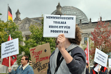Raus aus Afghanistan &ndash; Antikriegsdemonstration in Berlin a...
