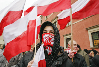 Neofaschisten ziehen am 11. November 2010 durch Warschau