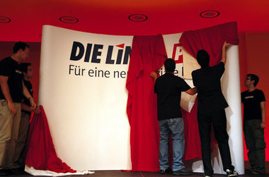 Gesellschaftliche Realitäten verschleiert: In den programmatisch... Gesellschaftliche Realitäten verschleiert: In den programmatisch...