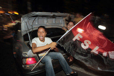 FSLN-Anh&amp;auml;ngerin feiert Ortegas Sieg in der Hauptstadt M...