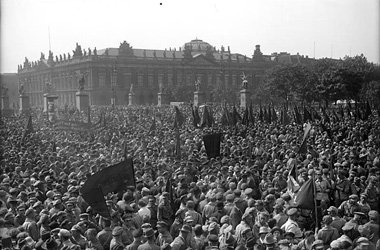 Pfingsttreffen des Rotfrontkämpferbundes 1928 im Berliner L... Pfingsttreffen des Rotfrontkämpferbundes 1928 im Berliner L...
