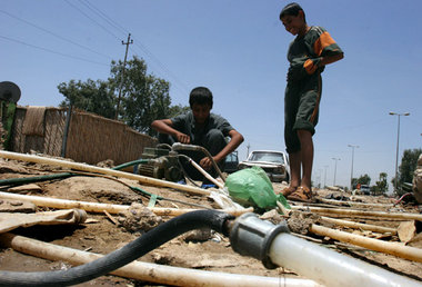 Das Rote Kreuz, bis 2003 in Bagdad auch für Trinkwasser zuständi... Das Rote Kreuz, bis 2003 in Bagdad auch für Trinkwasser zuständi...