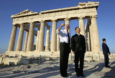Retter in der Not? Der chinesische Premier Wen Jiabao mit dem eh... Retter in der Not? Der chinesische Premier Wen Jiabao mit dem eh...