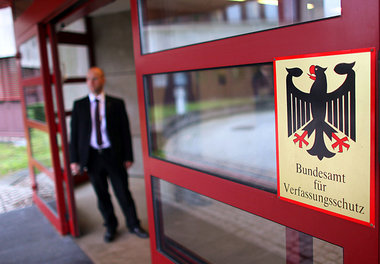 Fabrikationen aller Art, auch Herstellung legaler illegaler Papi... Fabrikationen aller Art, auch Herstellung legaler illegaler Papi...