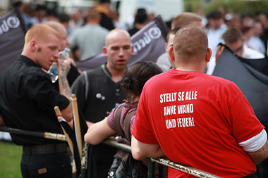 Neonaziaufmarsch in Bad Nenndorf am 6. August: Gewaltankünd... Neonaziaufmarsch in Bad Nenndorf am 6. August: Gewaltankünd...