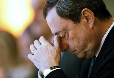 Hoffnungslos: EZB-Chef Draghi bekommt kein Geld, weder aus Europ...