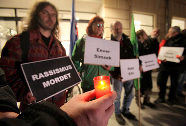 Mahnwache in Zwickau am Montag abend f&uuml;r die von den Neonaz...