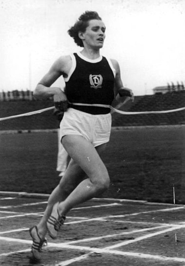 Die mit dem Knie: Christa Stubnick