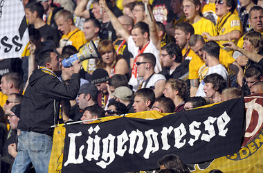 Dynamo hat auch Fans, die den b&ouml;sesten Ostklischees voll en...