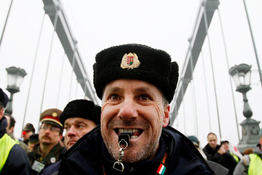 Am Sonntag demonstrierten Tausende Gewerkschafter in Budapest ge...