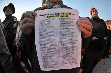Alle Morde von Neonazis endlich aufkl&auml;ren: Mahnwache in Erf...