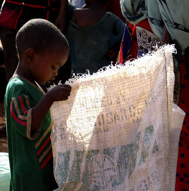 Durch Nahrungsmittelprogramme der UN wie hier in Kenia wird der ...