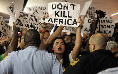 »Bringt Afrika nicht um« – Protest von Umweltschützern am vergan...