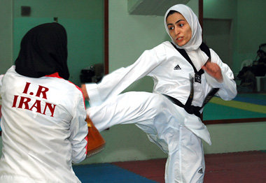 Auf dem langen Weg zu olympischen Spielen in Peking: »Kick... Auf dem langen Weg zu olympischen Spielen in Peking: »Kick...