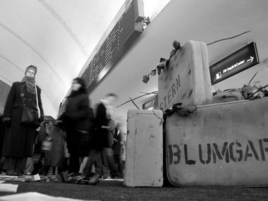 Erinnerung im öffentlichen Raum – Gedenkaktion im Kölner Hauptba...