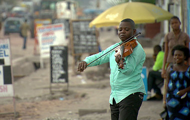 Die meisten Orchestermitglieder sind Autodidakten: »Kinshasa Sym... Die meisten Orchestermitglieder sind Autodidakten: »Kinshasa Sym...