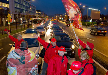 Streikposten blockieren am Donnerstag morgen eine Hauptstra&szli... Streikposten blockieren am Donnerstag morgen eine Hauptstra&szli...
