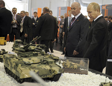 Sorgen um die Paradebranche: Rußlands Premier Wladimir Putin auf...