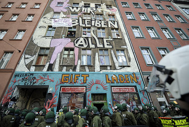 Räumung des besetzten Hauses in der Berliner Brunnenstraße 183 (...