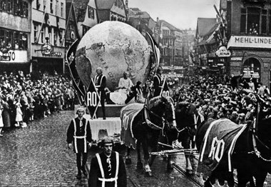 &raquo;Und morgen die ganze Welt ...&laquo; &ndash; Festumzug zu...