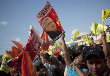 »AMLO«-Anhänger bei einer Wahlveranstaltung am ... »AMLO«-Anhänger bei einer Wahlveranstaltung am ...