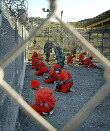 Käfighaltung in Camp X-Ray – vom US-Verteidigungsministerium fre...