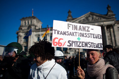 Utopische Forderung? Demonstration gegen Bankenmacht am 15. Okto...