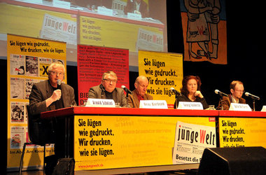 Auf dem Podium (v. r. n. l.): Dietmar Dath, Jutta Ditfurth, Geor... Auf dem Podium (v. r. n. l.): Dietmar Dath, Jutta Ditfurth, Geor...
