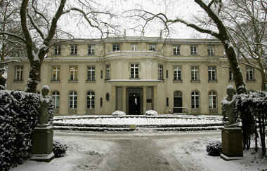 Die Villa am Wannsee, in der der b&uuml;rokratische Apparat der ...