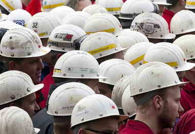 Warnstreikkundgebung der IG Metall vor dem Stahlwerk Georgsmarie...