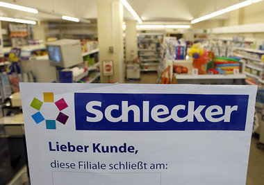 Viele Schlecker-Filialen stehen vor dem Aus. Das Unternehmen wil...