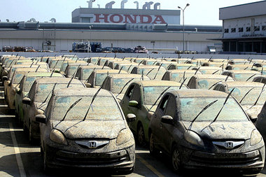 Schlammbedeckt: Autofabrik des japanischen Honda-Konzerns nach d...