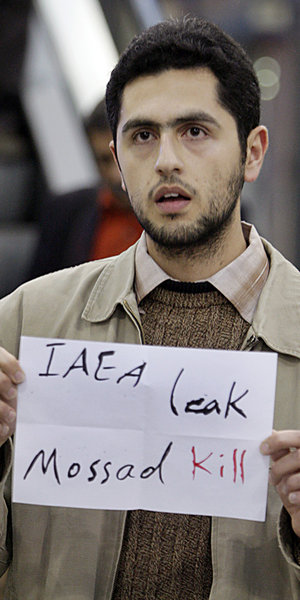 Protest am Flughafen von Teheran gegen den Besuch der IAEA-Deleg...