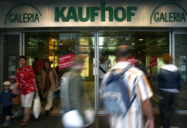 Von der Freigabe des Ladenschlusses werden große Warenhäuser in ... Von der Freigabe des Ladenschlusses werden große Warenhäuser in ...