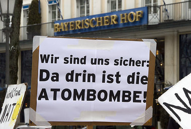 Von wem geht hier die Gefahr aus? Demonstration im Vorfeld der &...