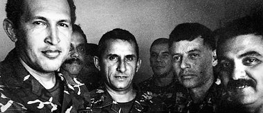 Hugo Ch&aacute;vez (l.) und einige seiner Mitstreiter des gesche...