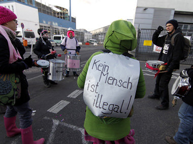 Protest gegen eine Sammelabschiebung am Dienstag auf dem D&amp;u...