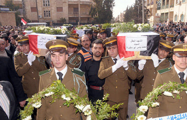 In Aleppo wurden am Sonntag die 28 Opfer der Bombenanschläge vom...