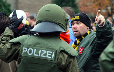 Neben 20 000 Zuschauern (Saisonrekord) besuchten auch 1675 Poliz...