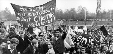 Die Klasse von ’64 vor der Meisterfeier Die Klasse von ’64 vor der Meisterfeier