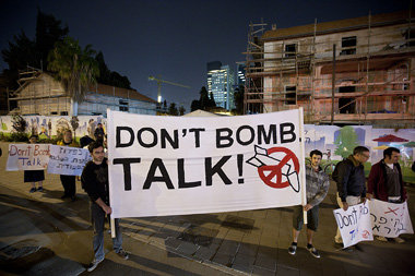 Dialog statt Bomben &ndash; israelische Friedensaktivisten vor d...