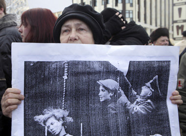 Protest gegen Ehrung von Faschisten 2010 in Riga Protest gegen Ehrung von Faschisten 2010 in Riga