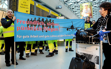 »Nicht die Passagiere sind das Ziel«: GlobeGround-Mitarbeiter be...