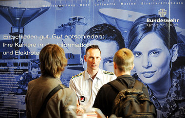 Bundeswehrwerbung auf der Bildungsmesse »vocatium Dresden 2010«