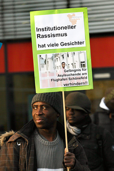 Protestaktion gegen das geplante Abschiebegef&auml;ngnis am neue...