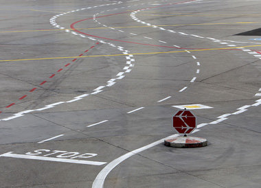 Ein Arbeitskampf der Gewerkschaft der Flugsicherung legte im Feb...