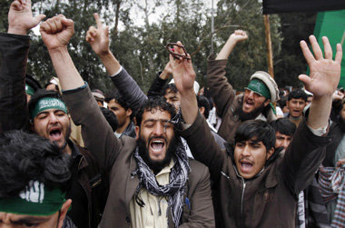 Afghanische Demonstranten in Jalalabad skandieren antiamerikanis... Afghanische Demonstranten in Jalalabad skandieren antiamerikanis...